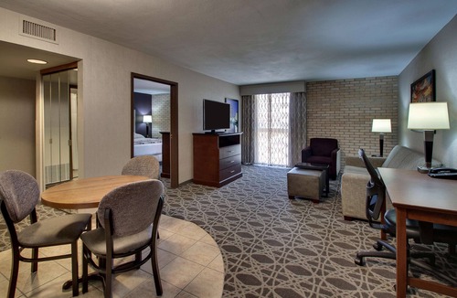 Crownhill Park Hotel | Drury Plaza Hotel San Antonio Airport