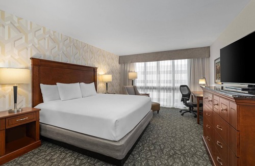 Creve Coeur Hotel | Drury Plaza Hotel St. Louis Creve Coeur