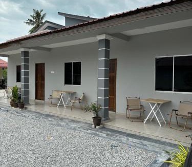 Kampung Tanjung Bidara Hotel | D’solok chalet