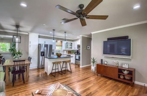 New Braunfels House | DT 430 Mommas House on Landa