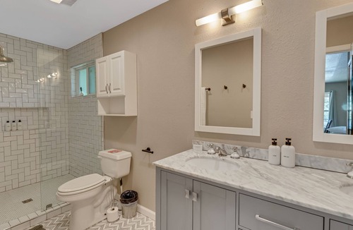 Riverside House | DT 7mins - Firepit + BBQ - FamilyFriendly - RokuTV - UT/DKR Stadium 7 min