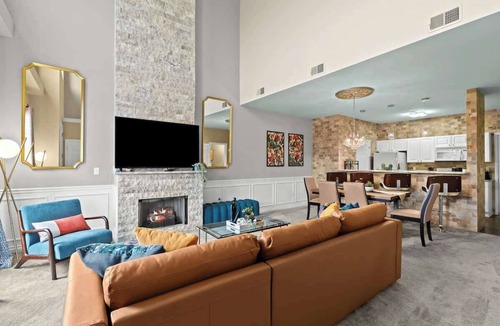 Auburn Hills House | DT Auburn Hills Lux Condo