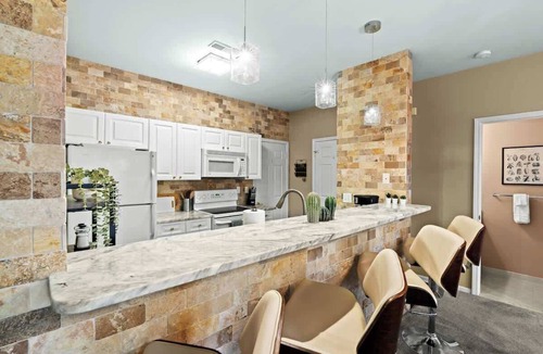 Auburn Hills House | DT Auburn Hills Lux Condo