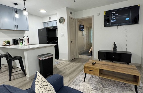 Park Central Apartment | DT Dallas Luxe Stay 1BD Apt