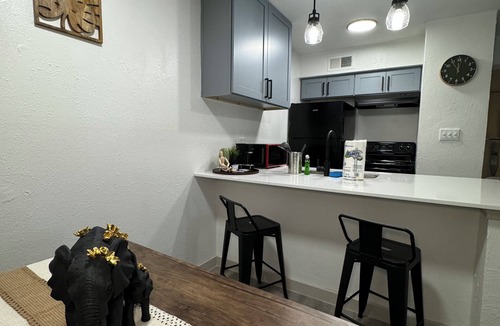 Park Central Apartment | DT Dallas Luxe Stay 1BD Apt