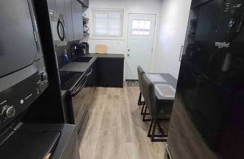 Sudbury Apartment | DT modern 2 bedroom Apt - Laundry+Parking