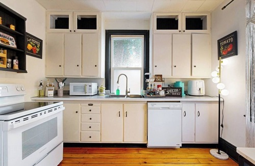 Bowmanville House | DT Retreat : Firepit, Backyard, Arcade