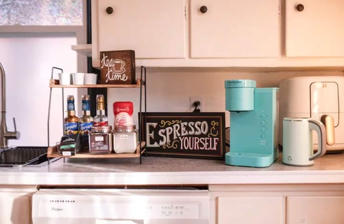 Bowmanville House | DT Retreat : Firepit, Backyard, Arcade