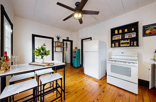 Bowmanville House | DT Retreat : Firepit, Backyard, Arcade