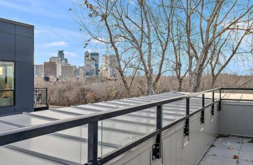 St. Anthony West Apartment | DT UMN 1 BD Gym Free Street Parking Rooftop