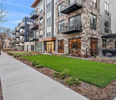 St. Anthony West Apartment | DT UMN 1 BD Gym Free Street Parking Rooftop