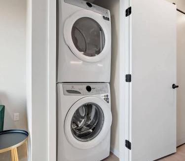 St. Anthony West Apartment | DT UMN New 1BD GYM Rooftop Free Parking