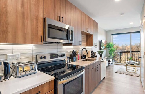 St. Anthony West Apartment | DT, UMN, New 1BD GYM, Rooftop, Free Parking