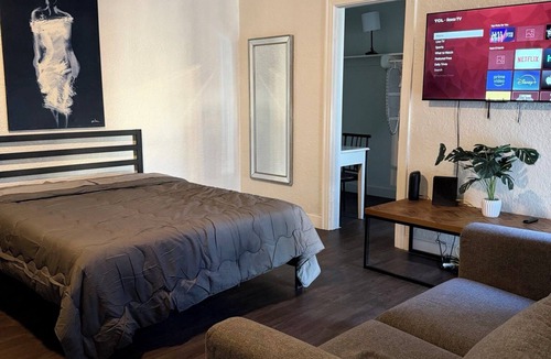 Huntington Park Apartment | DTLA Loft Hideaway