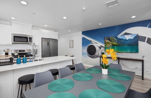 Downtown Los Angeles House | DTLA's Maverick Home 5B4B, Close to USC