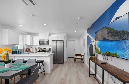 Downtown Los Angeles House | DTLA's Maverick Home 5B4B, Close to USC
