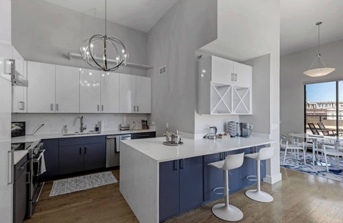 Printers Row Apartment | DTown Penthouse - 4bd/4ba (+Parking + Gym)