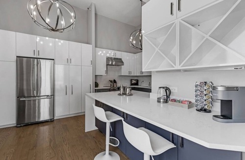 Printers Row Apartment | DTown Penthouse - 4bd/4ba (+Parking + Gym)