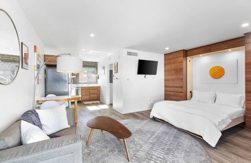 Roosevelt Condo | DTPH Mid Century Studio w/Pool & Parking