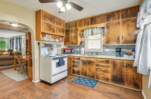 Belleville House | Dtwn Belleville Home w/Yard < 1 Mi to High Banks