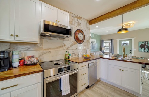 McAlester House | Dtwn McAlester Home Near Wedding Chapel & Casino