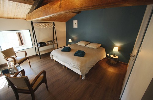 Les Epesses Bed & Breakfast | Du Côté de l’Étang Guest Room, Castanea
