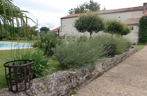 Geay Bed & Breakfast | Du Côté de l'Ombrière