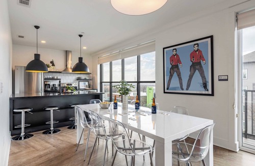 Historic Edgefield Cottage | Dual Bachelor Pads w/Rooftop Lounge & Games Sleeps 26 5 Min to Broadway
