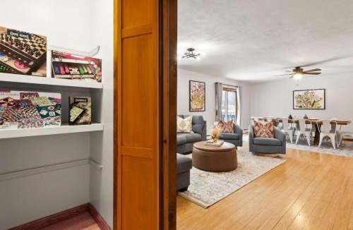 Newfield Apartment | Dual Home Retreat! Walk Between Both! Sleeps 28