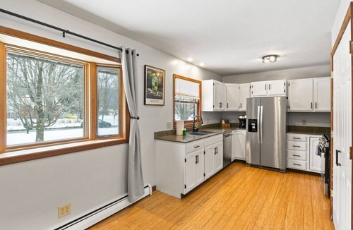 Newfield House | Dual Home Retreat! Walk Between Both! Sleeps 28! Dogs OK!
