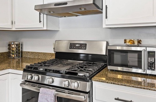 Newfield House | Dual Home Retreat! Walk Between Both! Sleeps 28! Dogs OK!