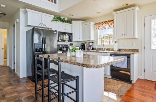 Cayuga House | Dual House | Cayuga Lake | Fire Pit | Hot Tub