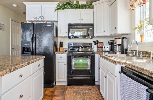 Cayuga House | Dual House | Cayuga Lake | Fire Pit | Hot Tub