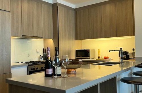 Dubai Marina Apartment | Dubai Marina stunning views holiday apartment Stella Maris Tower