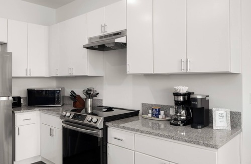 Tuttle West Apartment | Dublin 2BR | Pets welcome | Ground Floor | Views