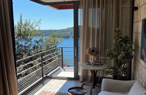 Ploce Apartment | Dubrovnik apartment with a sea view.