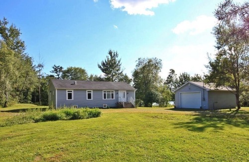 Beaver Bank House | Duck Chalet