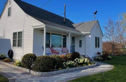 Neavitt Cottage | Duck Cove Waterfront Cottage