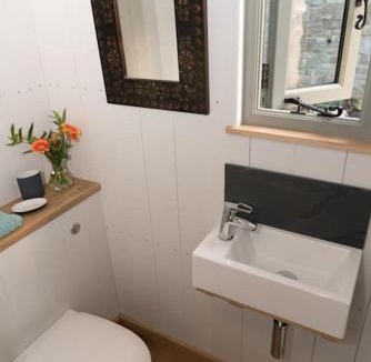 Dundon House | Duck Hut