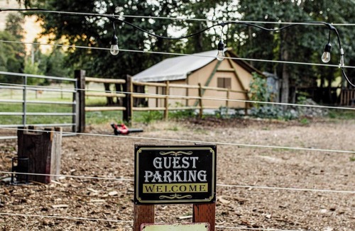 The Dalles RV Rental | Duck Pond Oasis - Glamping