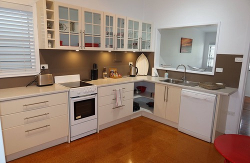 Marks Point Cottage | Ducks Bungalow- Lake Macquarie