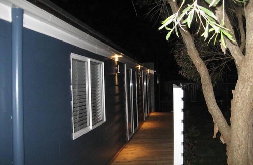 Marks Point Cottage | Ducks Bungalow- Lake Macquarie