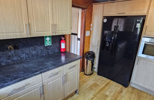 Bingham Ski Chalet | Duddingston 9 Bedroom House - Edinburgh