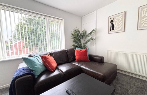 Dudley Apartment | Dudley Apartment with Parking