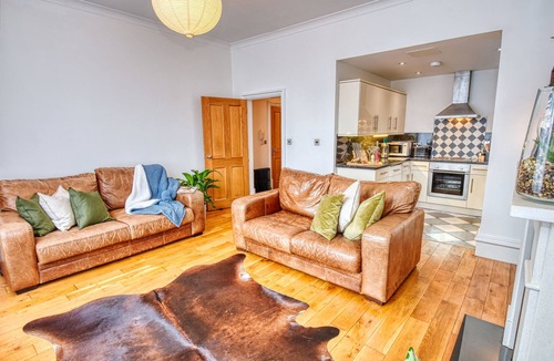 Dudley Apartment | Dudley-Spacious Exec 1 bed - Long stay - Parking!