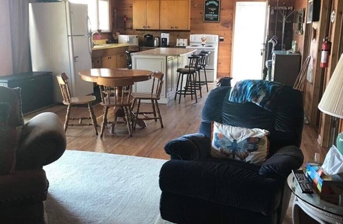 Kingsville Cottage | Due South - Lakefront cedar cottage w/firepit, deck, WIFI (Pet-Friendly!)