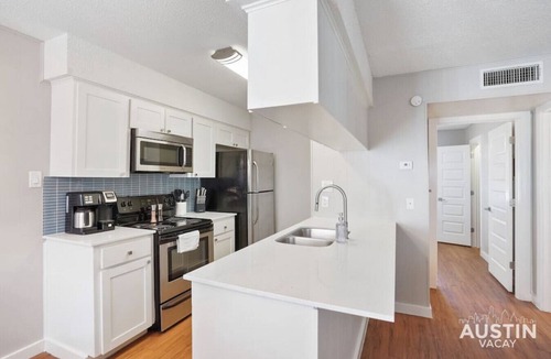 Hyde Park Apartment | Duet #103 xxxxxxxxxx