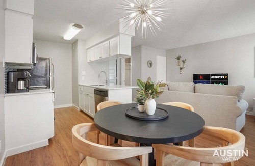 Hyde Park Apartment | Duet #103 xxxxxxxxxx