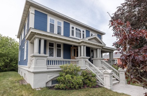 Terra Nova House | Duff Heritage House-4 bedrooms, sleeps 10!