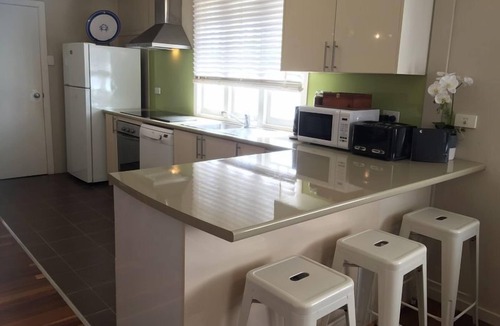 Pialba House | Duk 'n' Willa Beach Cottage